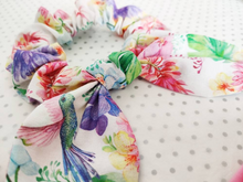 Load image into Gallery viewer, Mummy and Me Headband Matching Set - Including Bow Scrunchie, Hair Bow Ties, Bow Headband - Humming Bird Floral - BoutiqueCrafts
