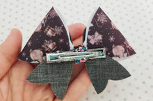 Load image into Gallery viewer, Christmas Hair Bow Clip Set - Festive Mouse
