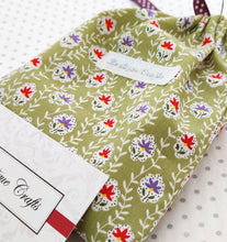 Load image into Gallery viewer, Reusable Face Wipes and Storage Bag
